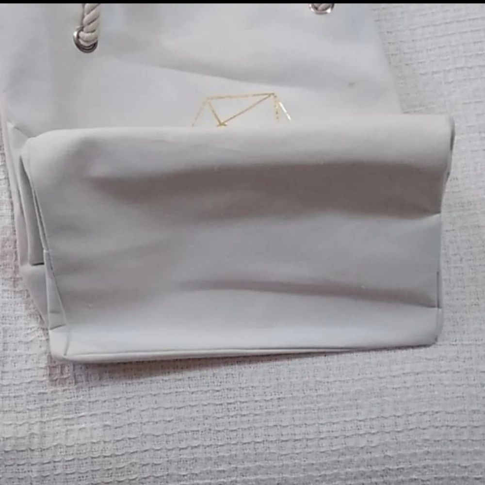 White Laundry Tote with Rope Handles